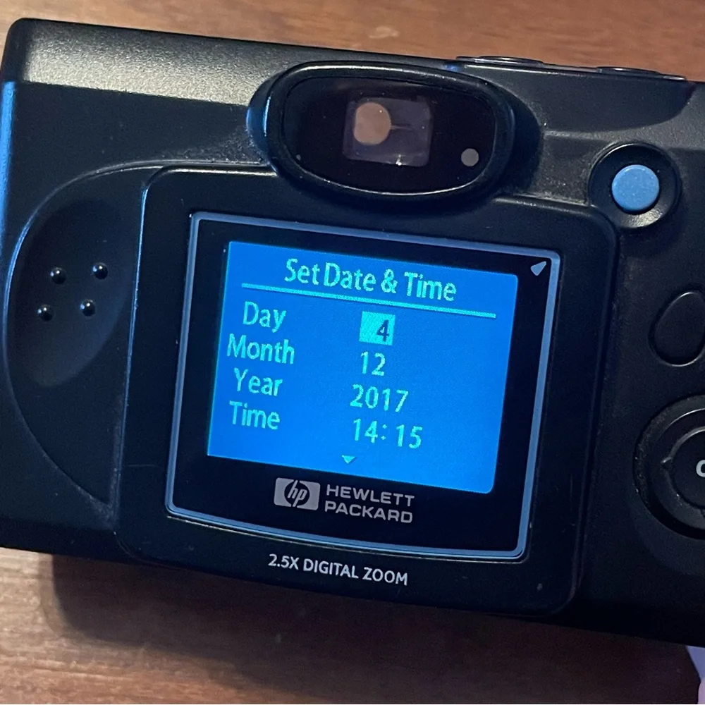 HP PhotoSmart 315 Digital Camera Vintage Y2K 2.1MP Silver Point & Shoot working
